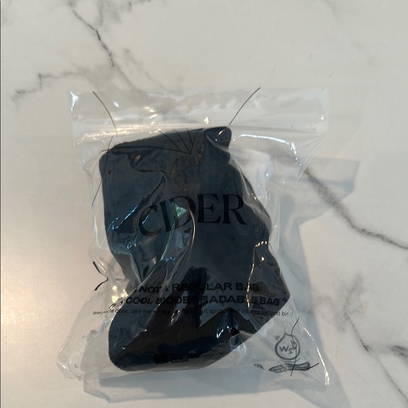 NWT Cider White and Black Eye Design magnet Socks - Picture 6 of 7